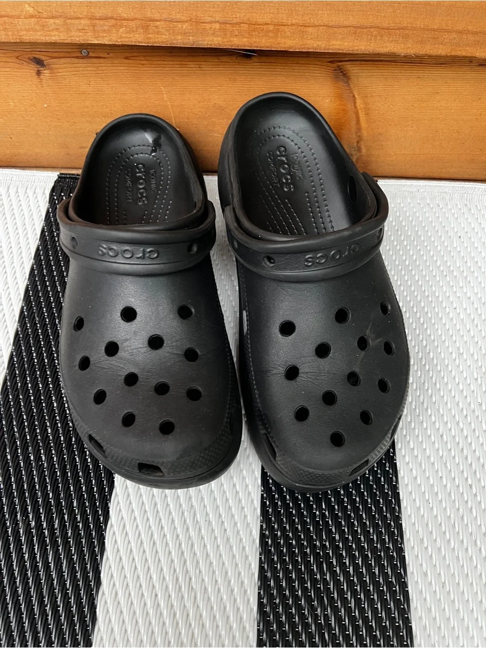 CROCS Classic Clog in Black - Picture 2 of 3
